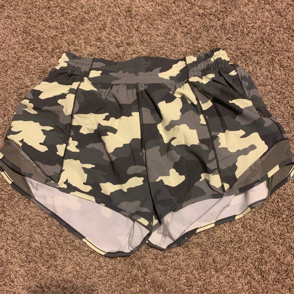 Lululemon tracker shorts